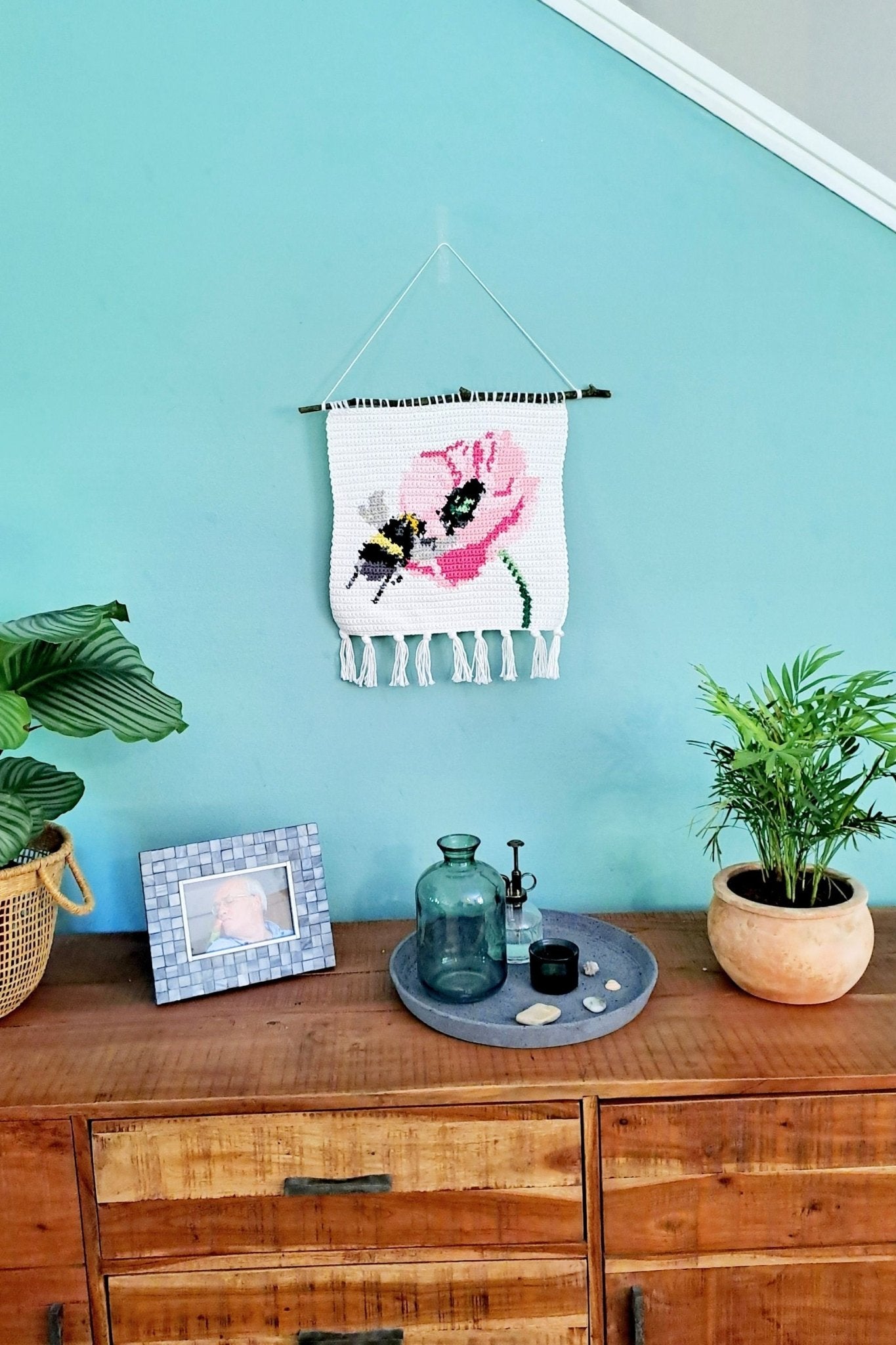 Crochet Pattern, Bee On A Flower Wall Hanging - Crochet on a tree