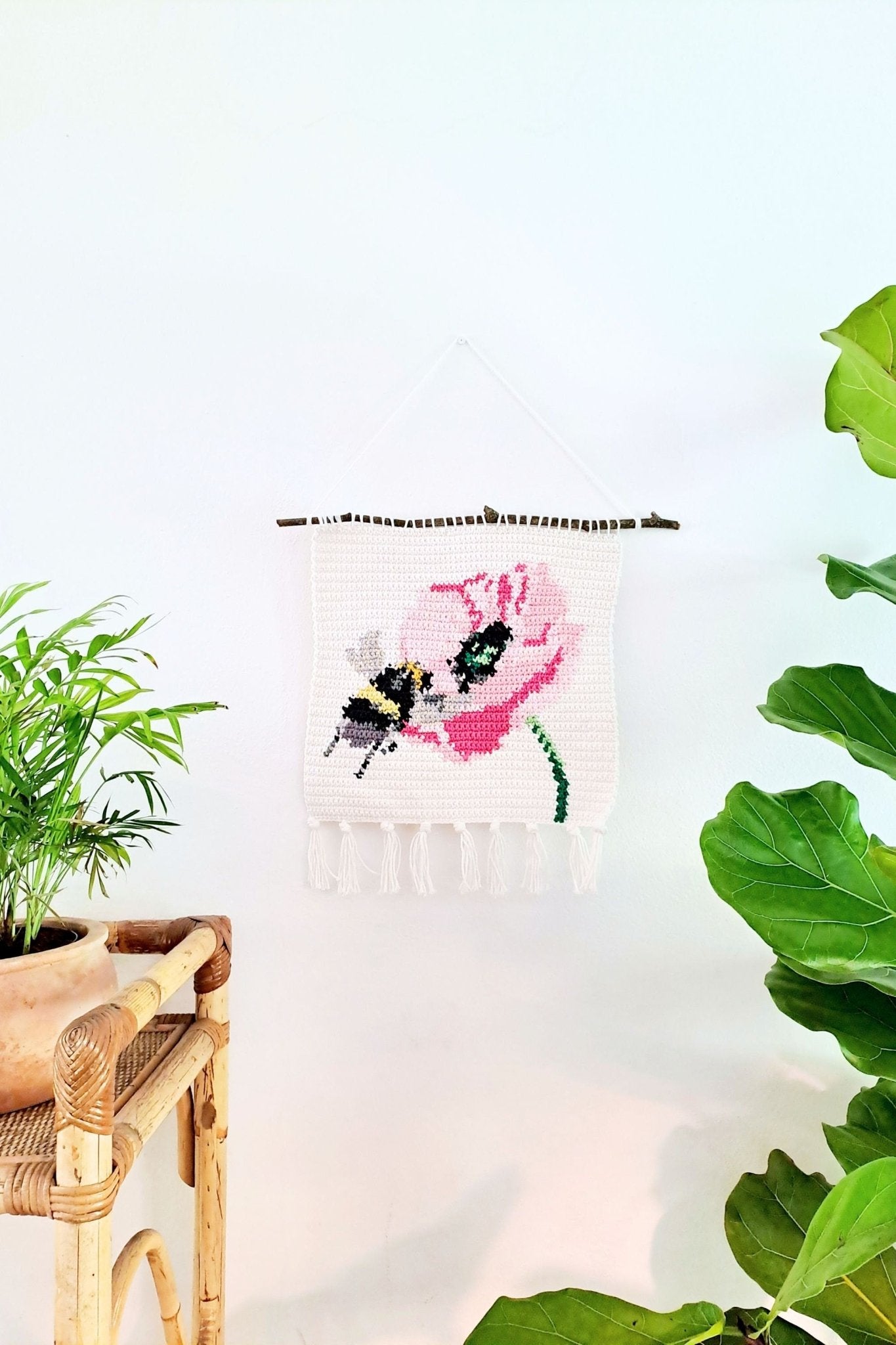Crochet Pattern, Bee On A Flower Wall Hanging - Crochet on a tree