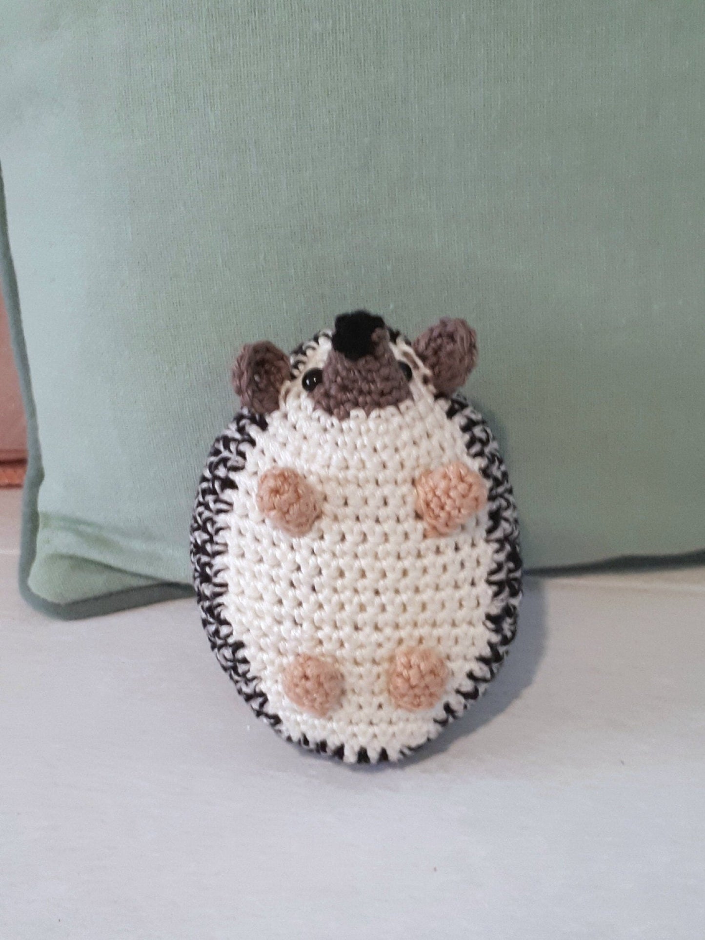 Hedgehog crochet pattern - Crochet on a tree