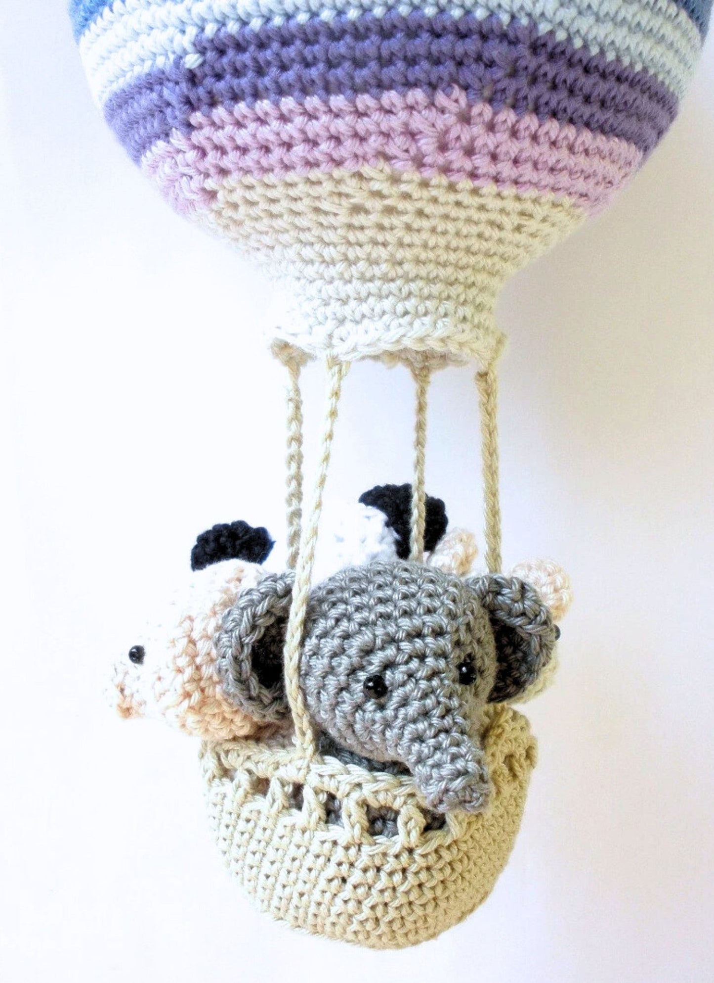 Hot air balloon with animals crochet pattern - Crochet on a tree