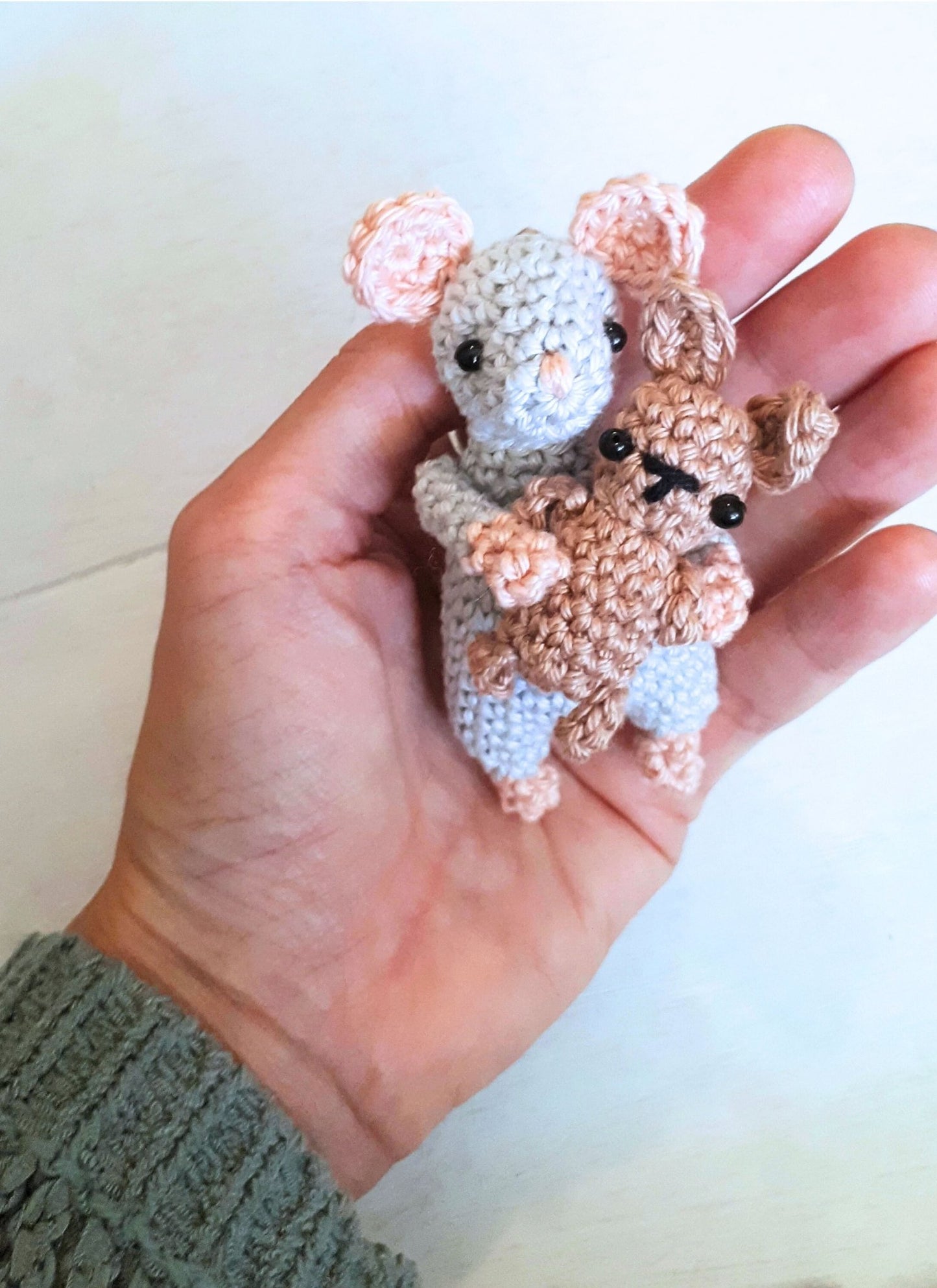 Mouse in a box travel toy crochet pattern - Crochet on a tree