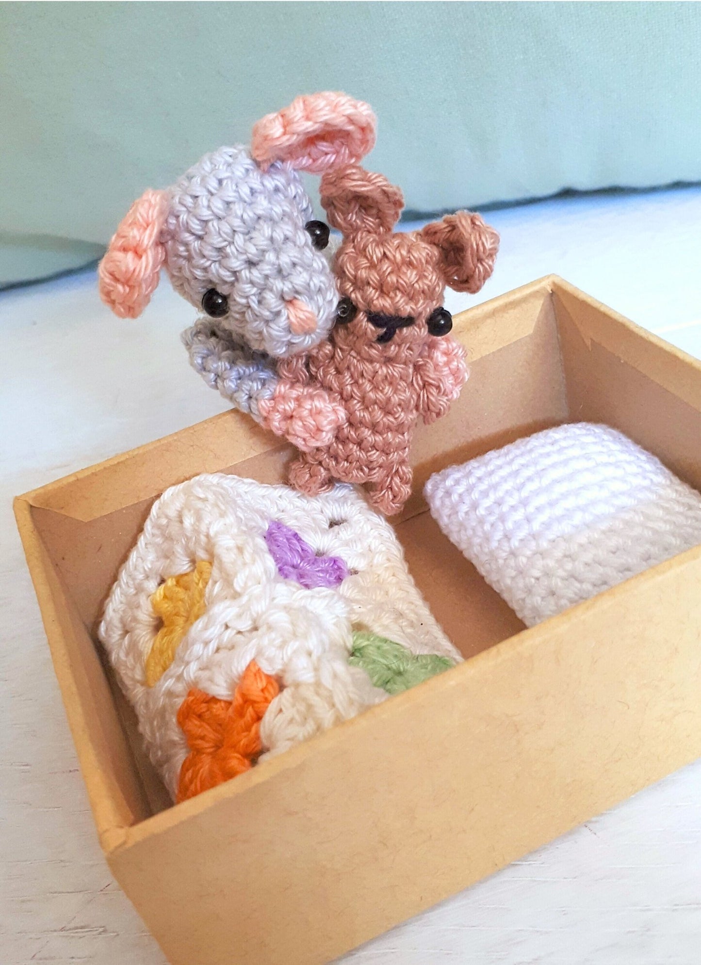 Mouse in a box travel toy crochet pattern - Crochet on a tree