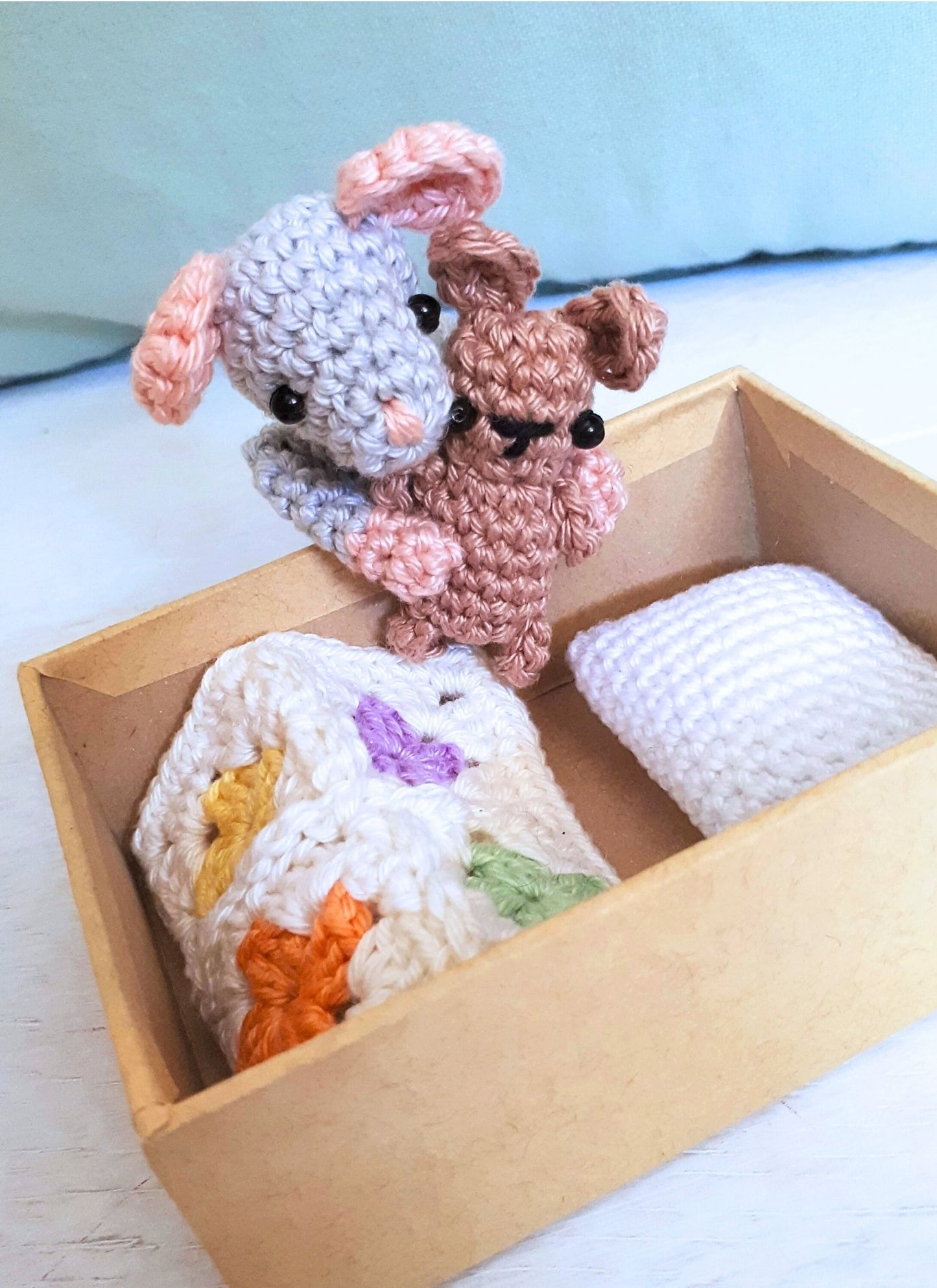 Mouse in a box travel toy crochet pattern - Crochet on a tree
