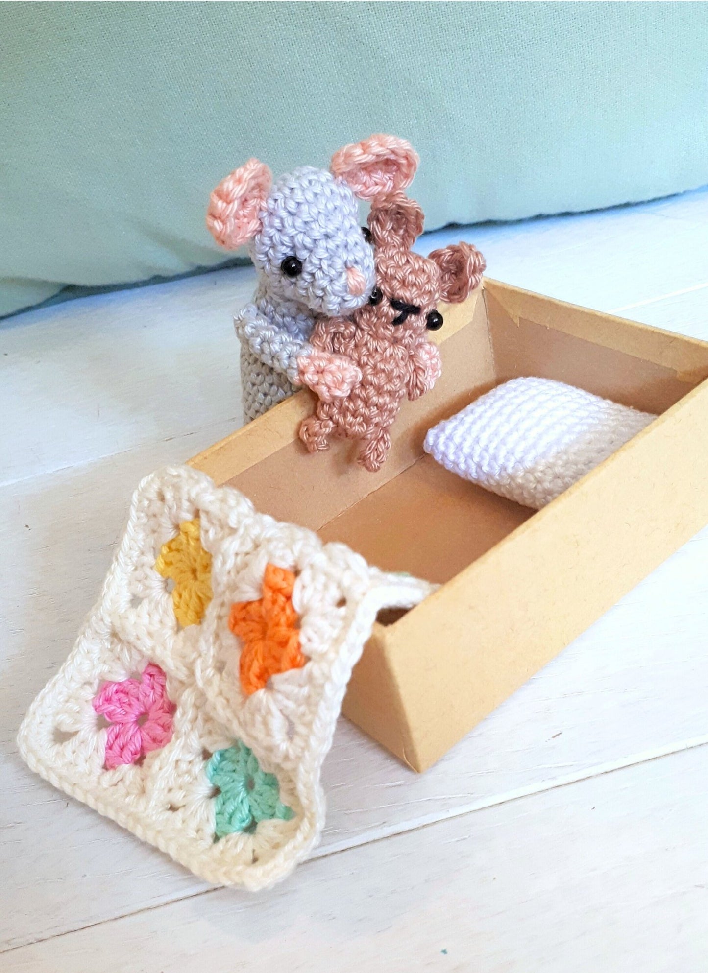 Mouse in a box travel toy crochet pattern - Crochet on a tree