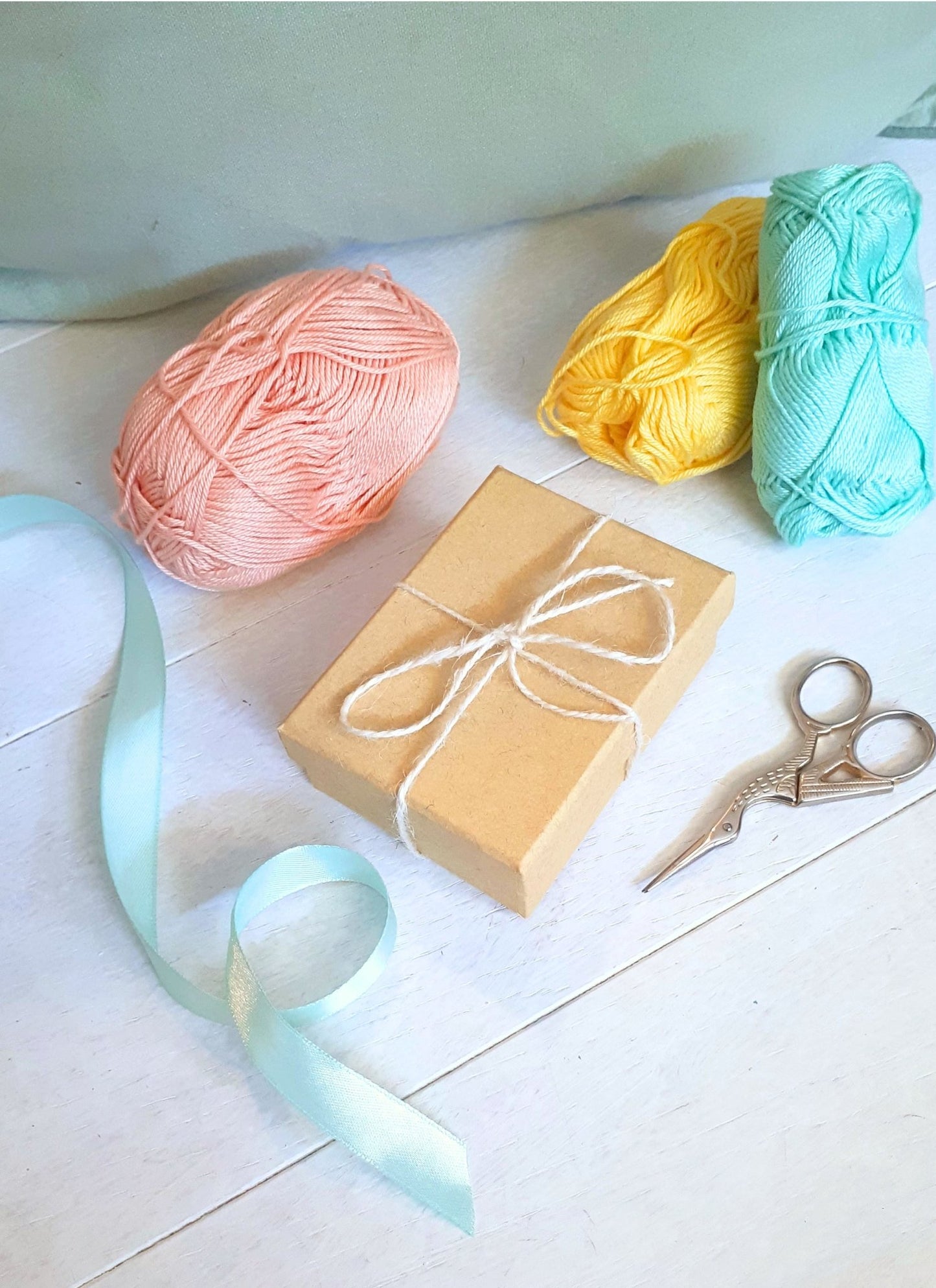 Mouse in a box travel toy crochet pattern - Crochet on a tree