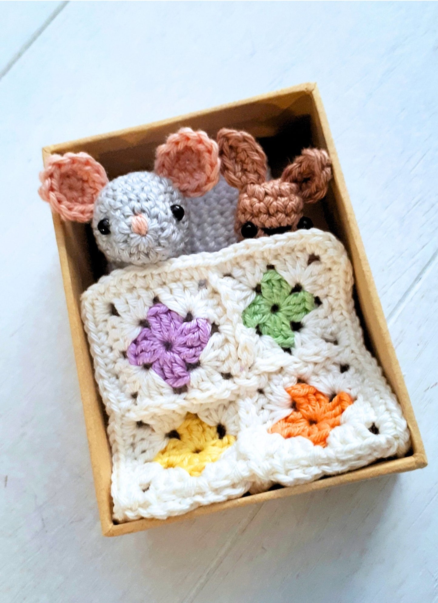 Mouse in a box travel toy crochet pattern - Crochet on a tree