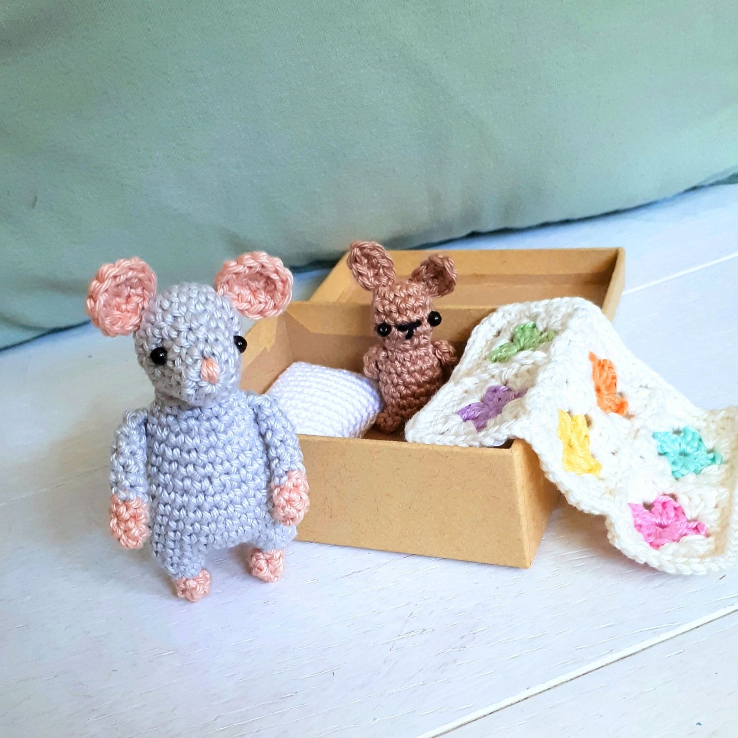 Mouse in a box travel toy crochet pattern - Crochet on a tree