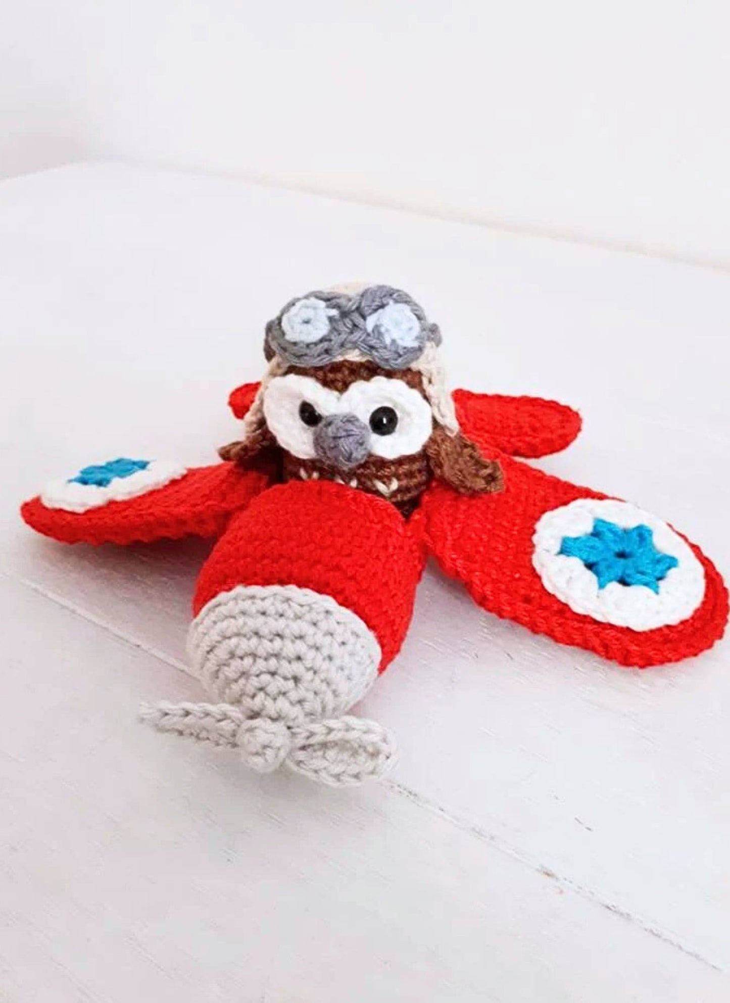 Red airplane with owl stuffed toy - Crochet on a tree