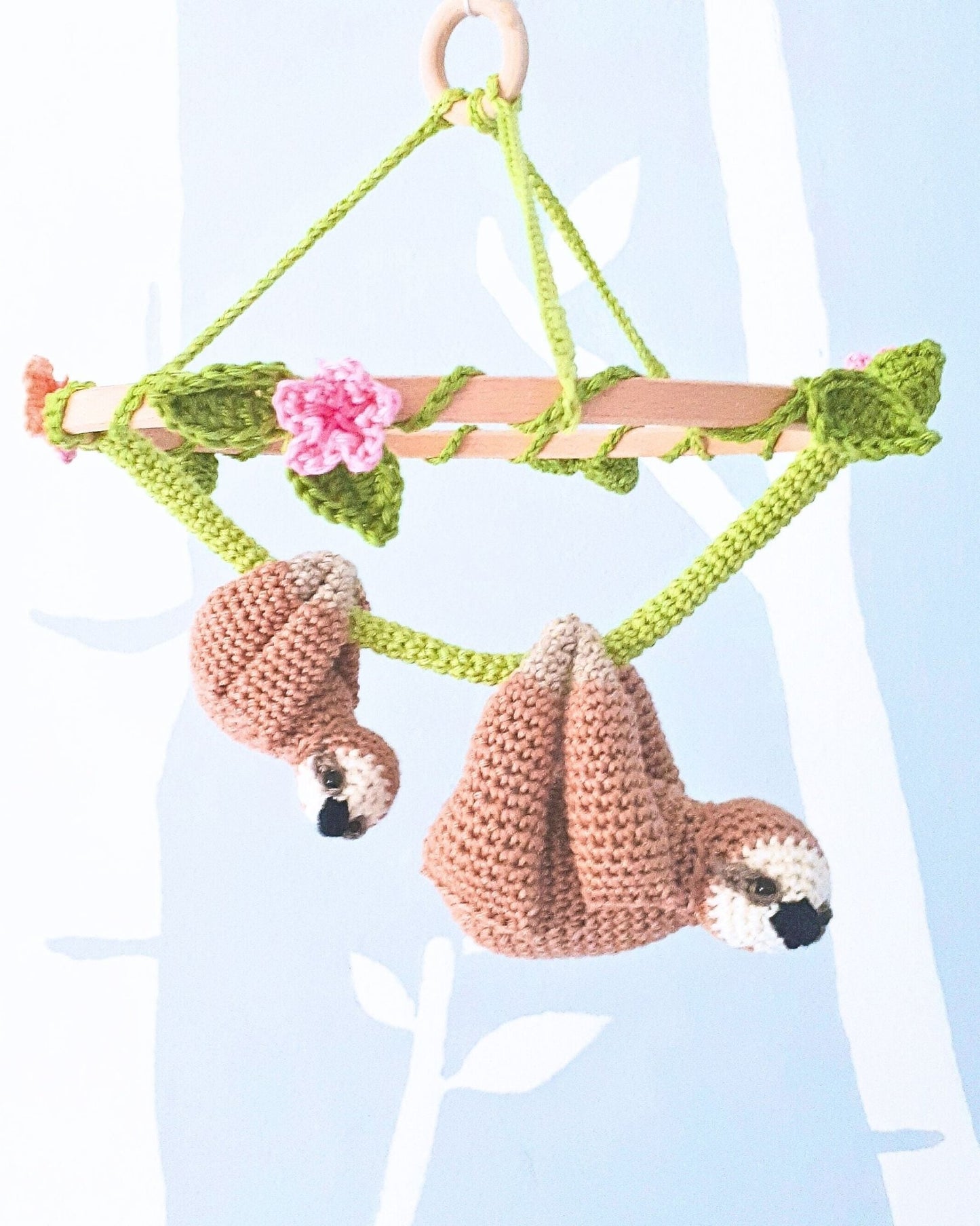 Sloth baby mobile with flowers, floral nursery decor - Crochet on a tree