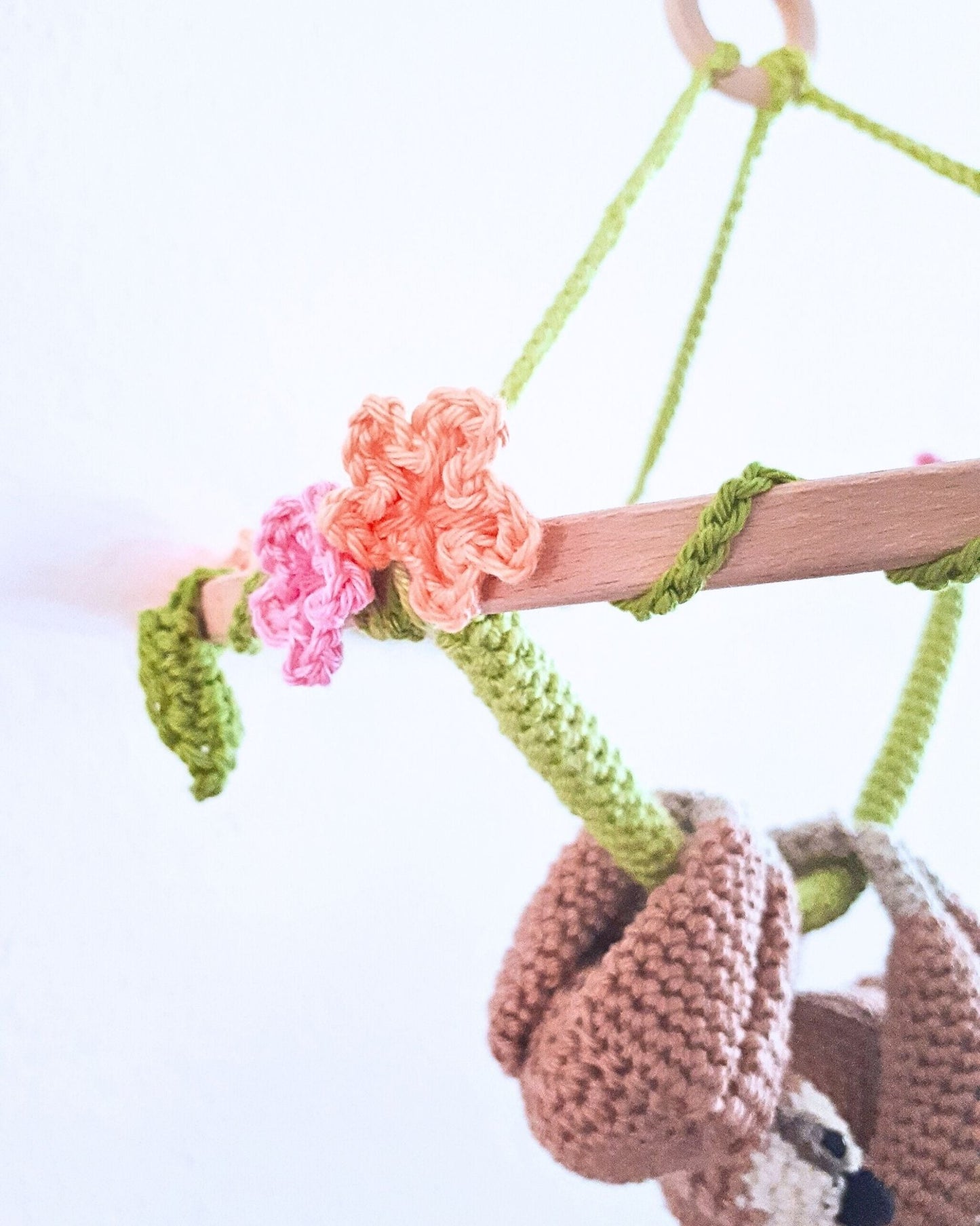 Sloth baby mobile with flowers, floral nursery decor - Crochet on a tree