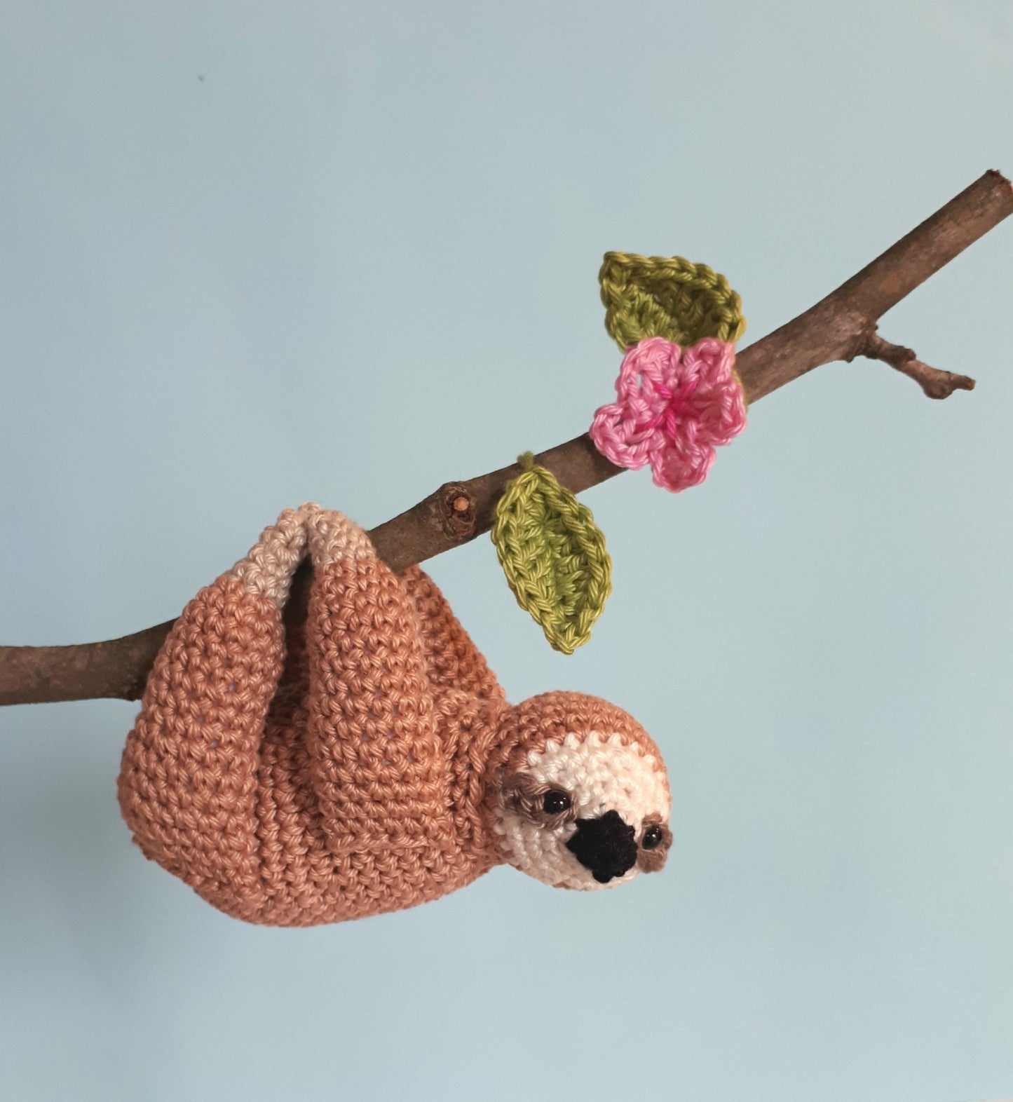 Sloth crochet pattern - Crochet on a tree