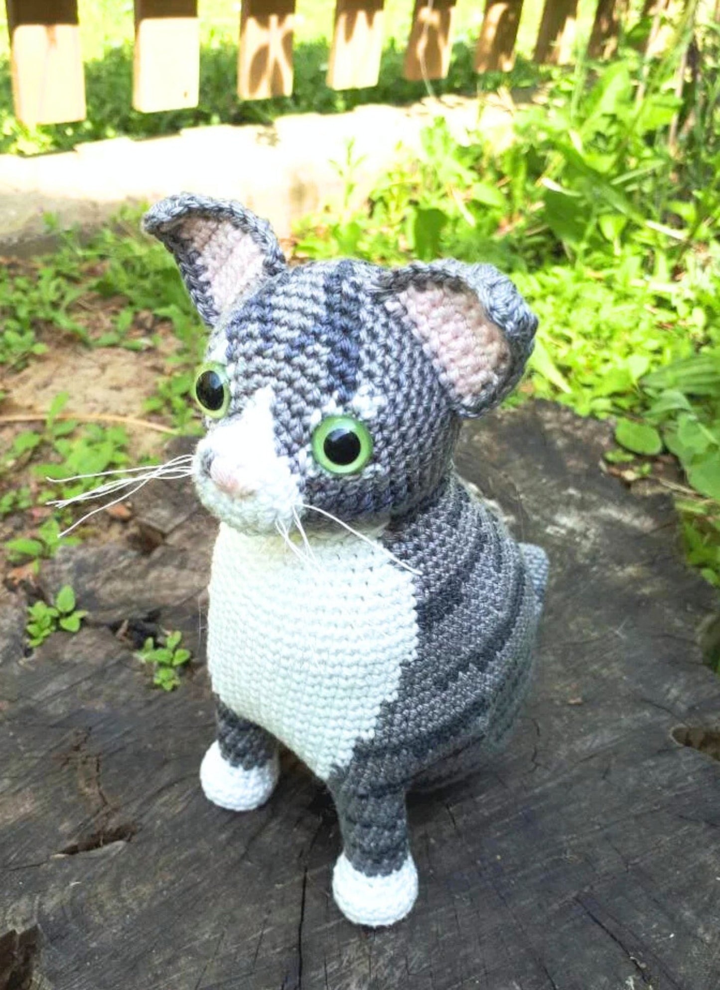 Tabby cat crochet pattern - Crochet on a tree