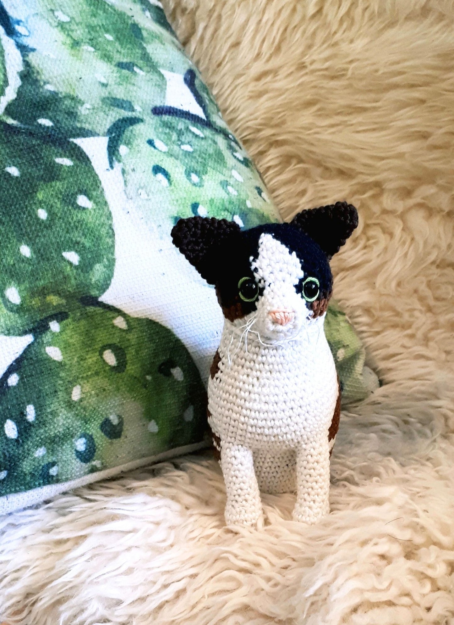 Tabby cat crochet pattern - Crochet on a tree