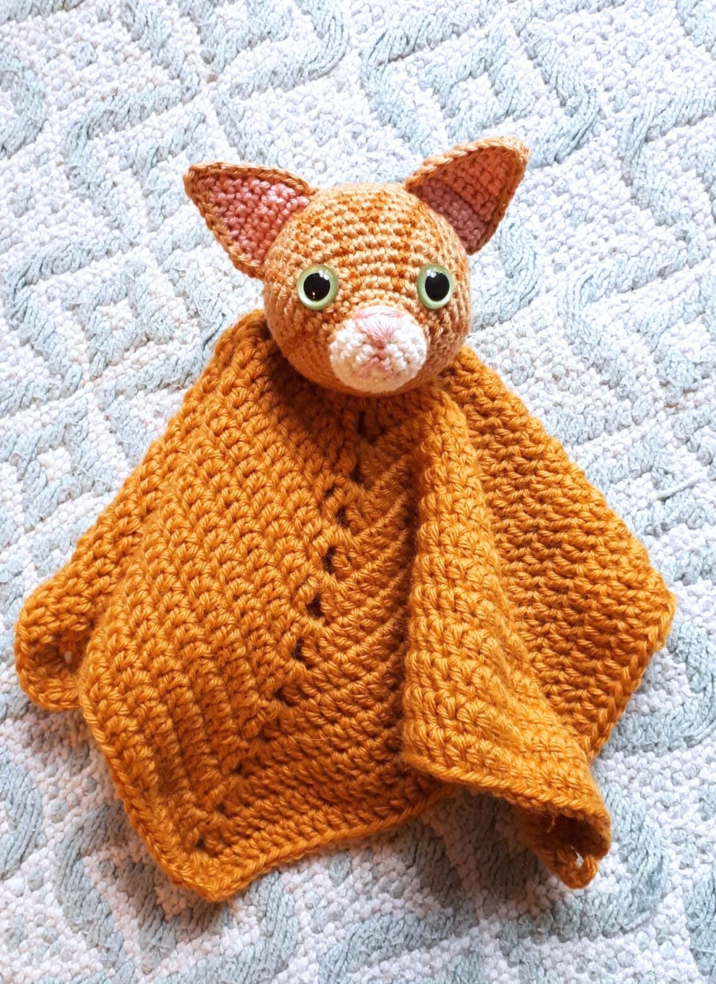 Tabby cat crochet pattern - Crochet on a tree