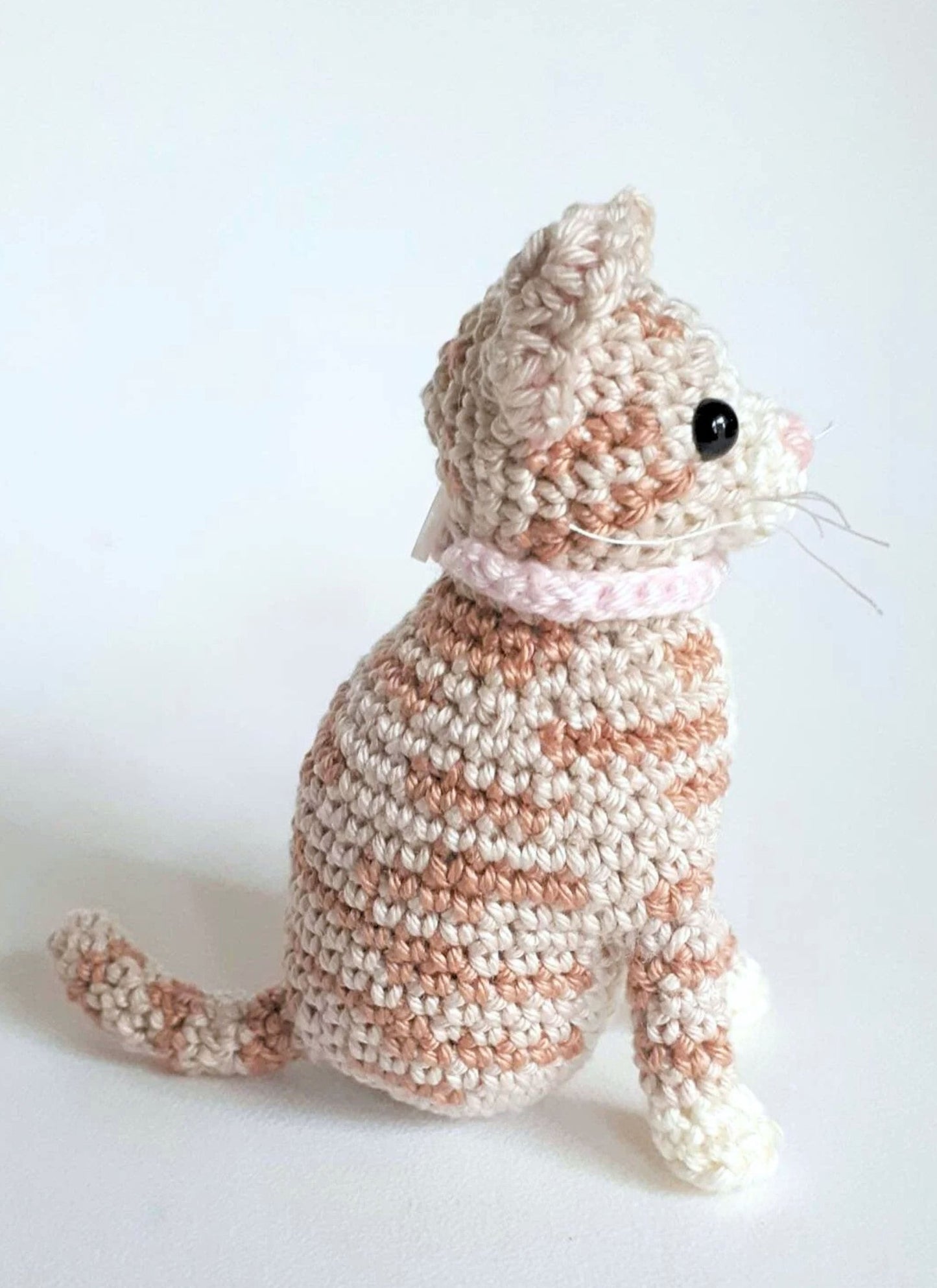 Tabby cat crochet pattern - Crochet on a tree
