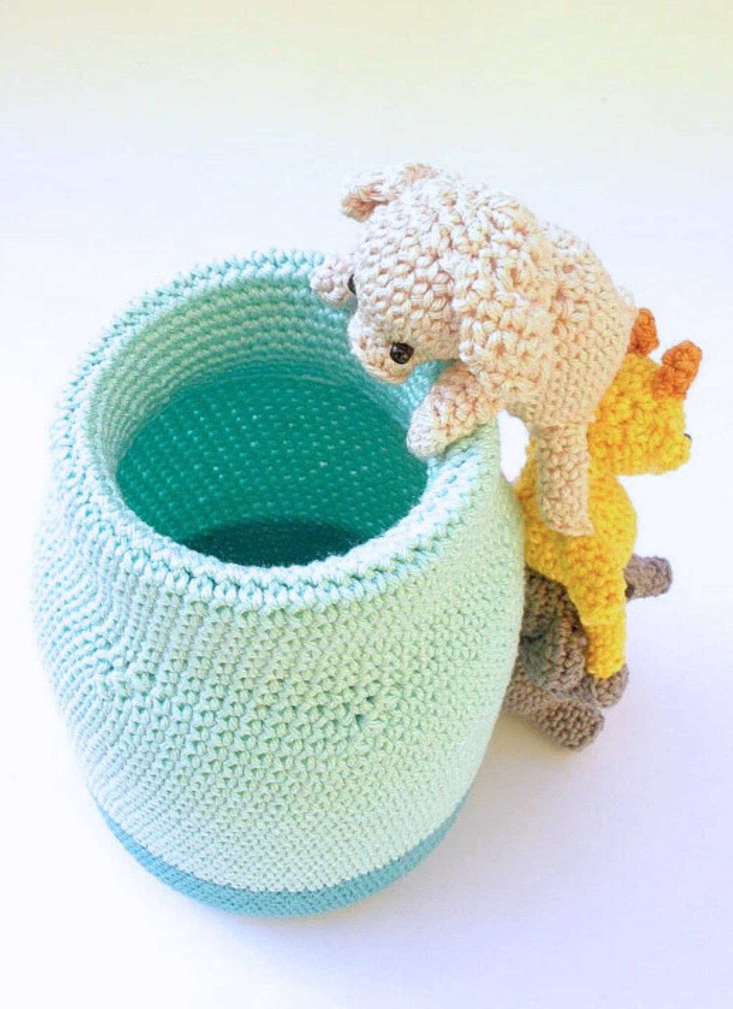 Crochet animals pencil holder - Crochet on a tree