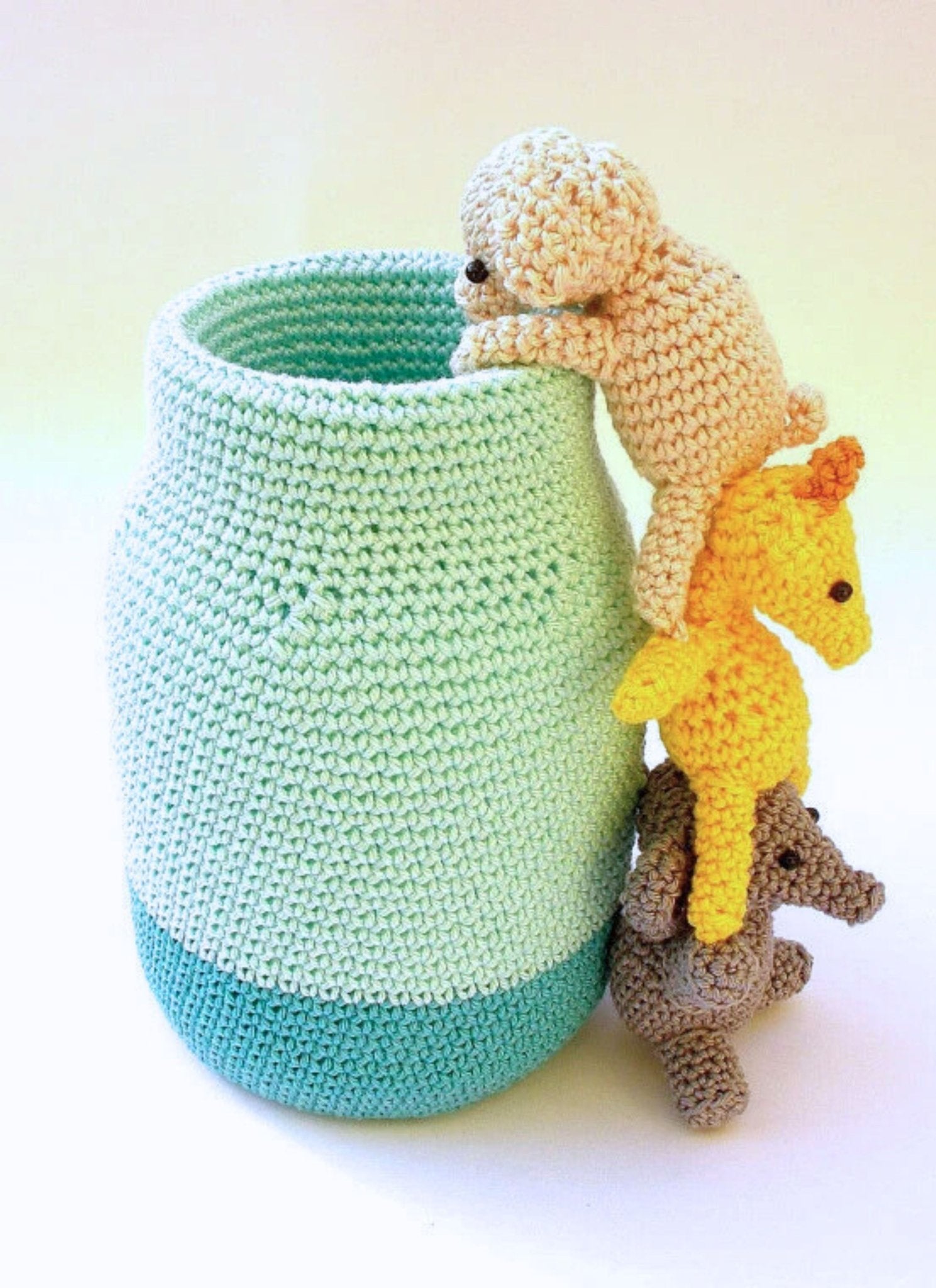 Crochet animals pencil holder - Crochet on a tree