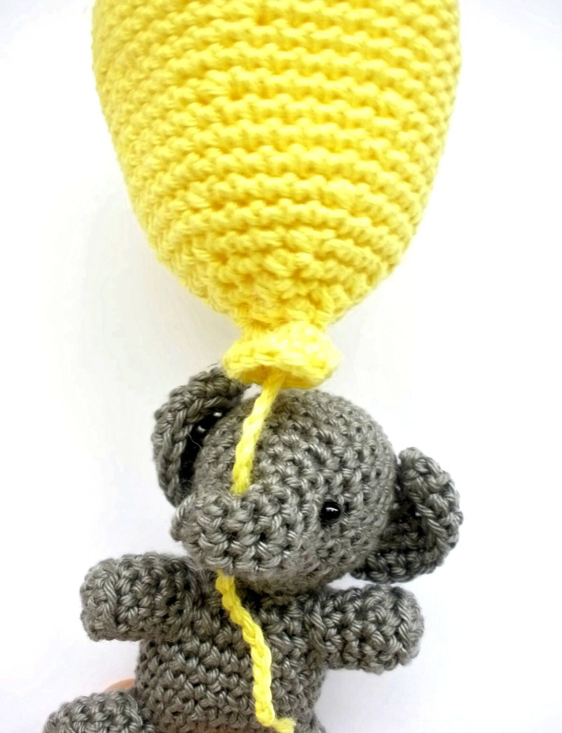 Crochet Elephant with balloon - Crochet on a tree