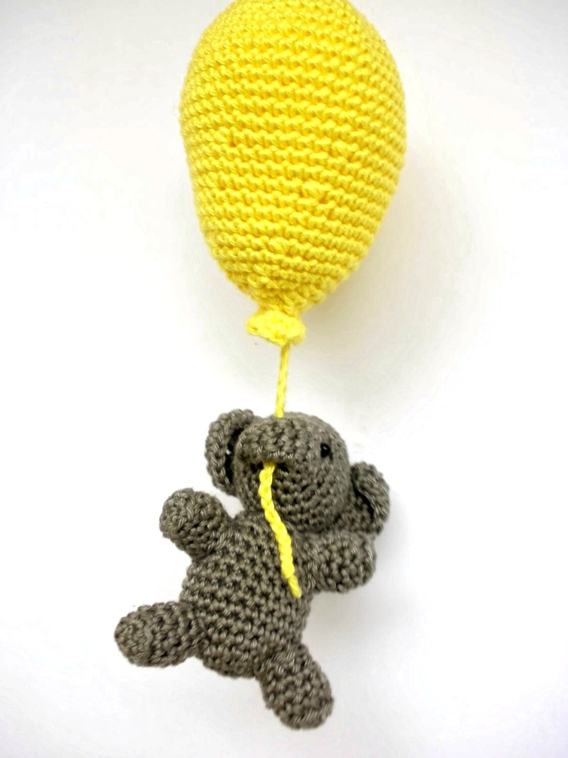 Crochet Elephant with balloon - Crochet on a tree