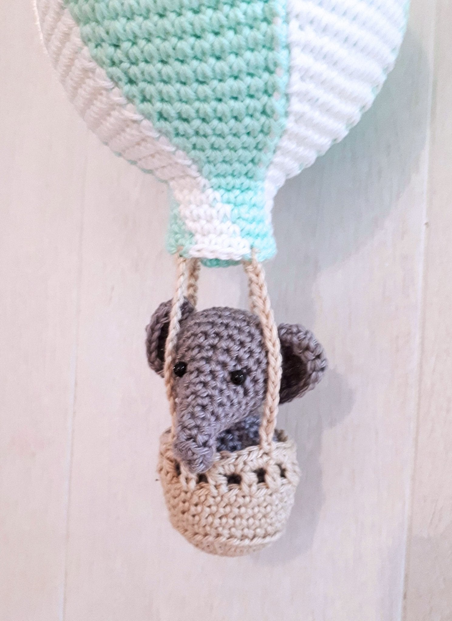 Elephant in hot air balloon crochet pattern - Crochet on a tree