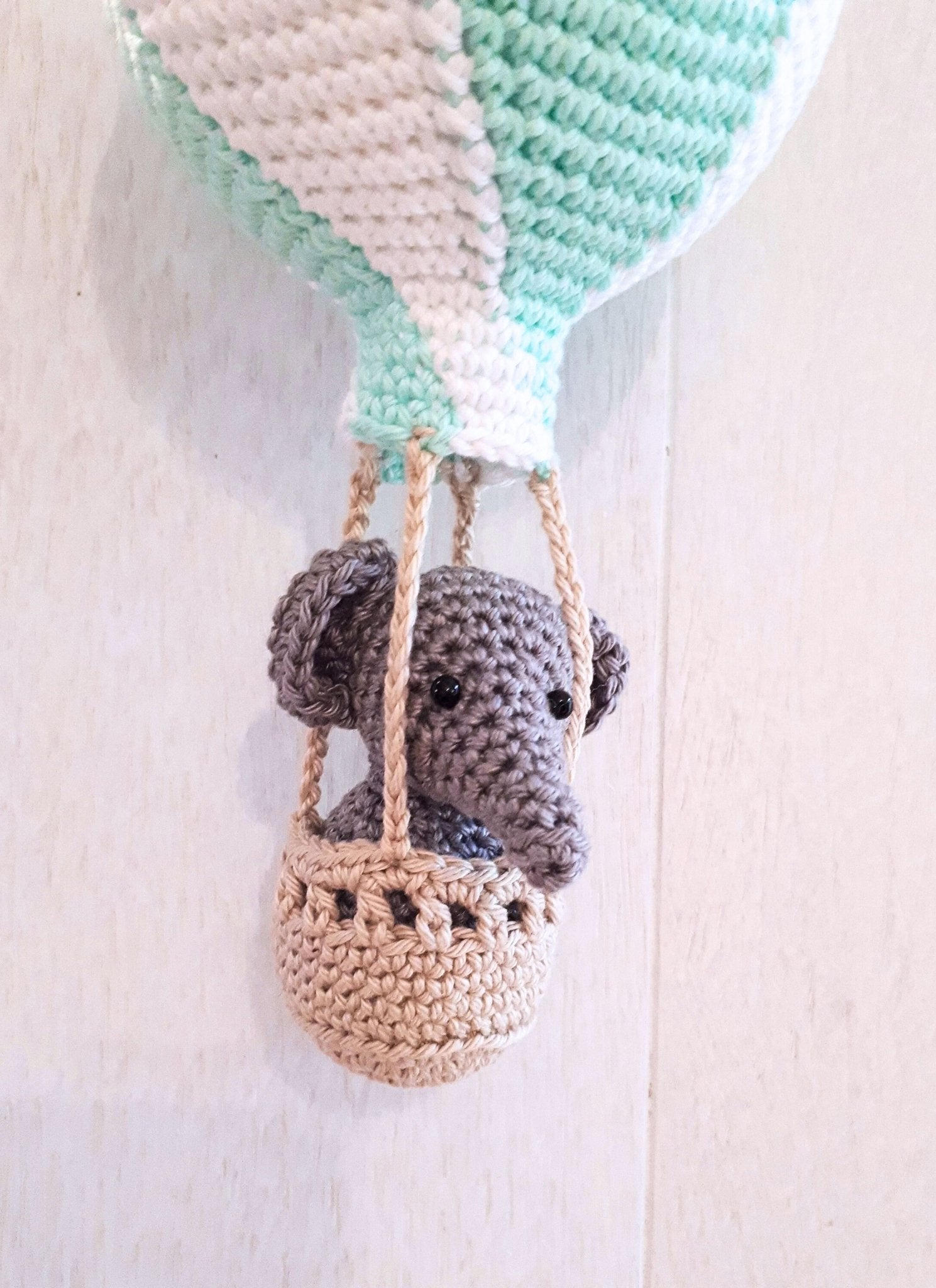 Elephant in hot air balloon crochet pattern - Crochet on a tree