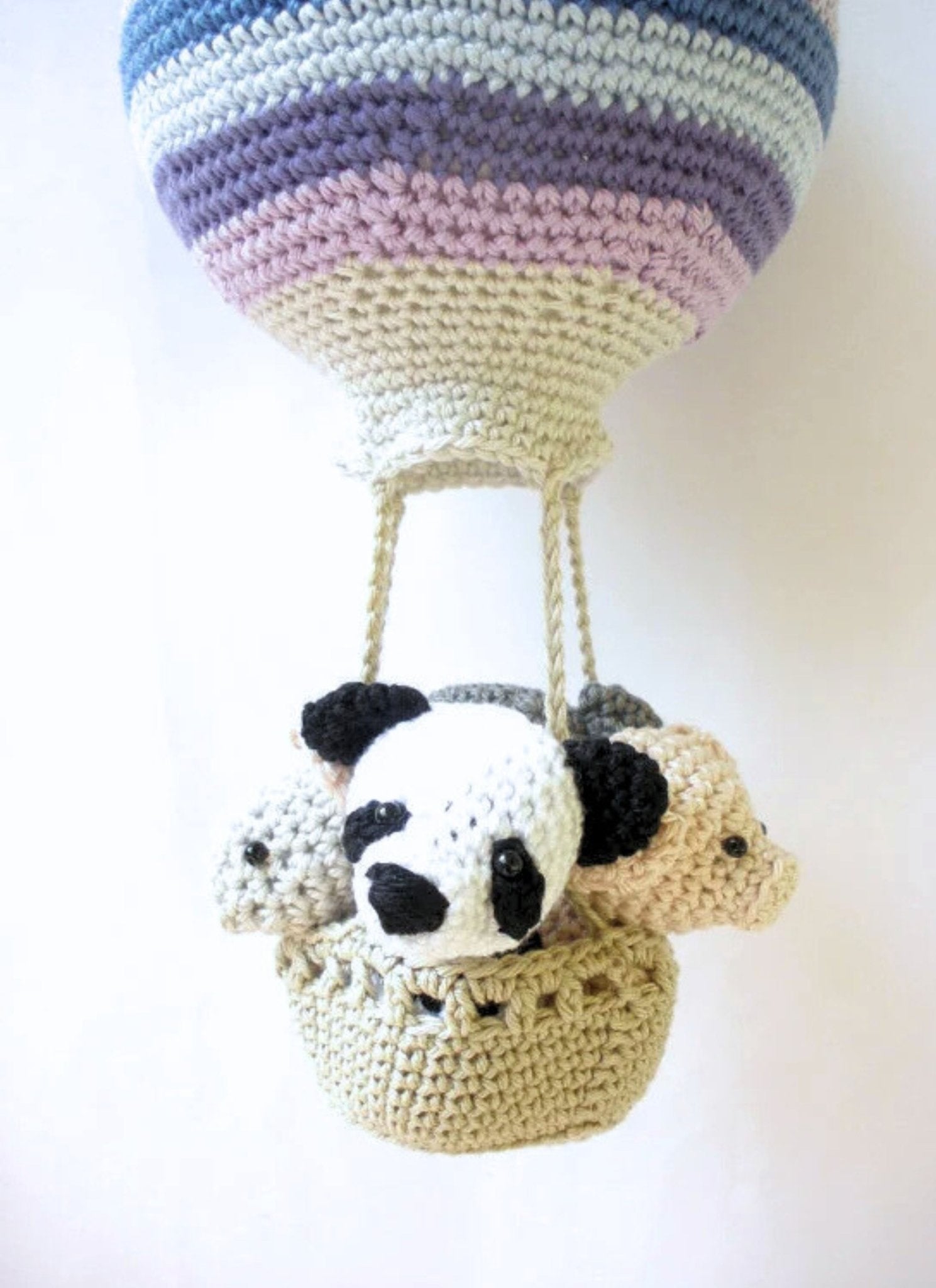 Hot air balloon with animals crochet pattern - Crochet on a tree
