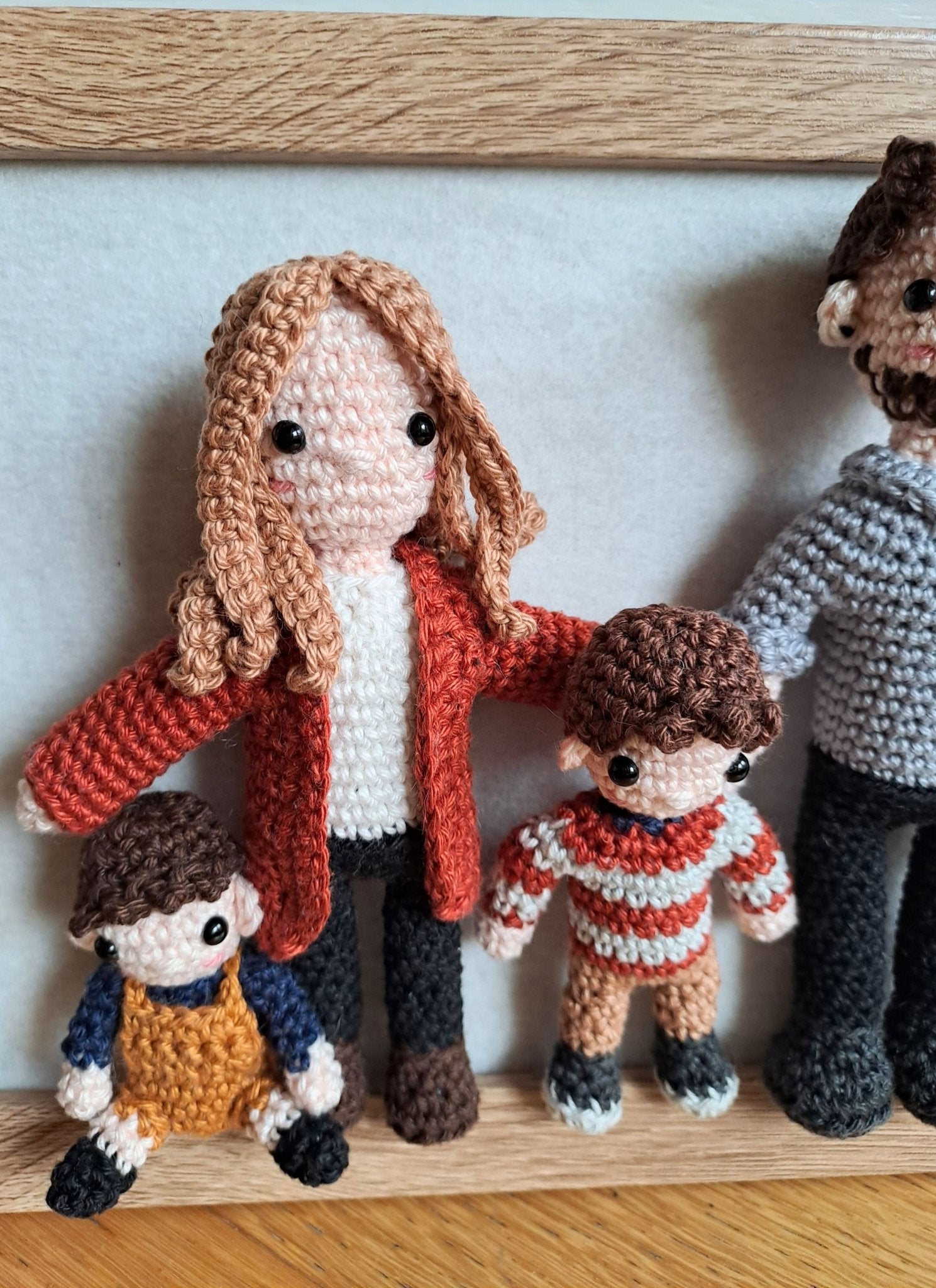 Personalized Crochet Family Portrait with Detachable Figures and Pets - Crochet on a tree
