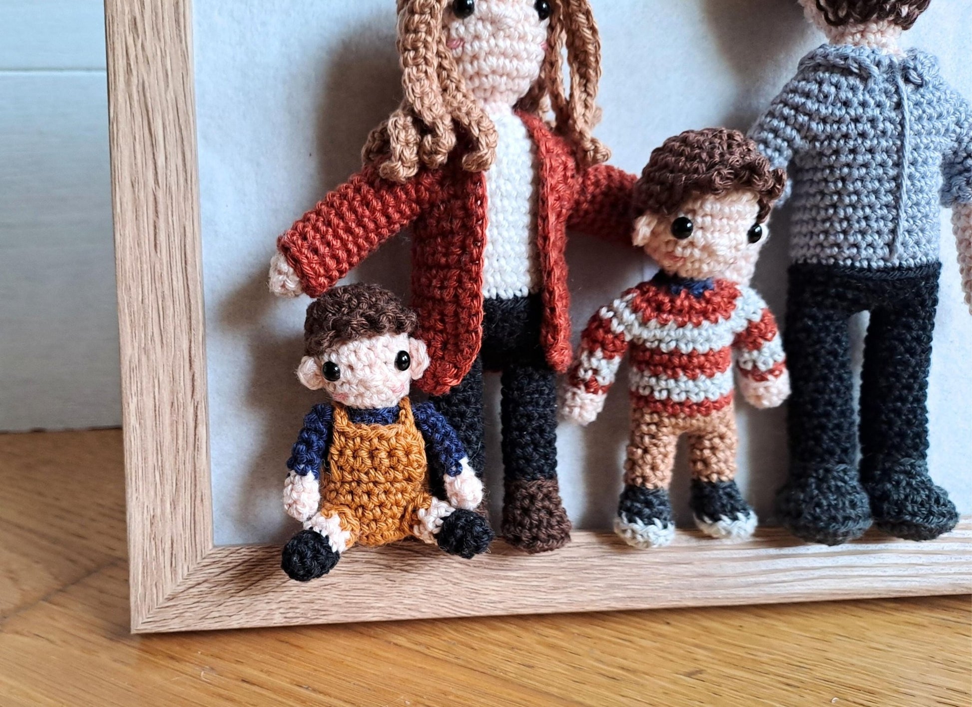 Personalized Crochet Family Portrait with Detachable Figures and Pets - Crochet on a tree