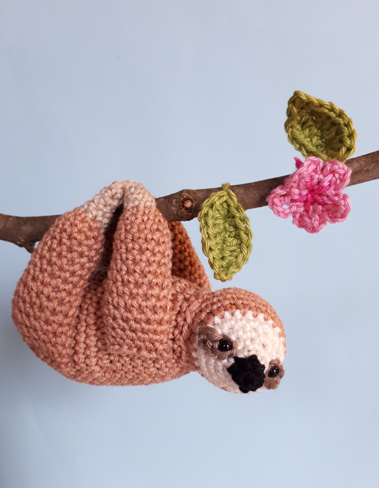 Sloth crochet pattern - Crochet on a tree