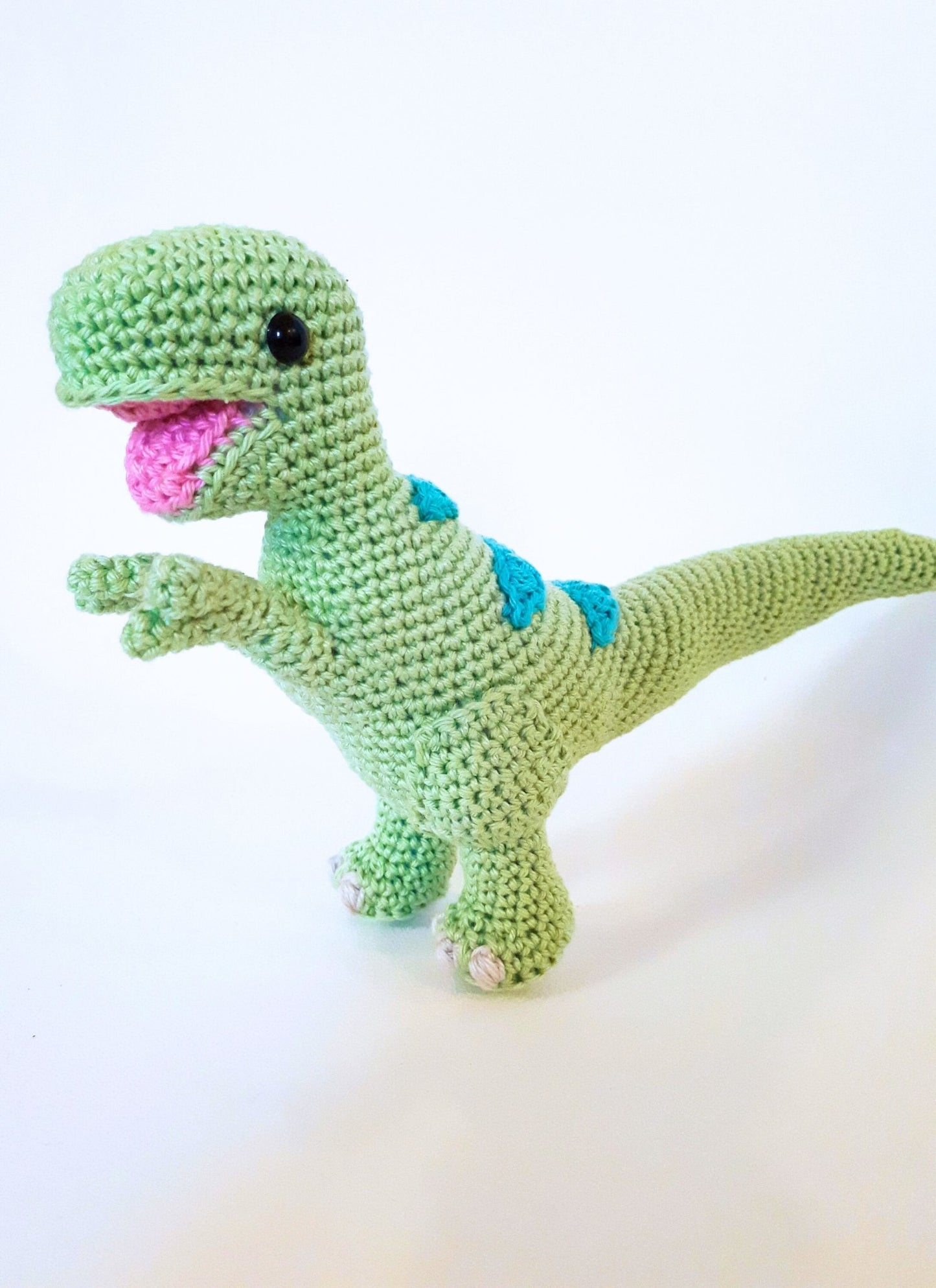 Theo the T - Rex crochet pattern - Crochet on a tree